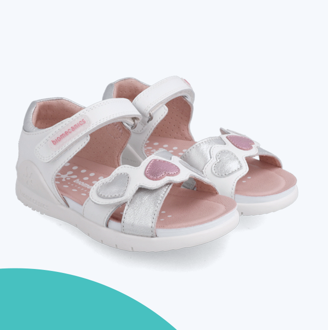 srdiečkové biele dievčenské sandále biomecanics na suchý zips vhodné na svadbu